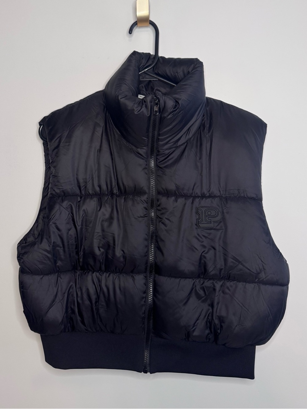 NEW PINK Victoria's Secret Black Crop Puffer Vest Size Medium - Picture 2 of 6